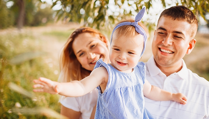 Attribuer automatiquement à un enfant le nom de son père puis celui de la mère, en cas de désaccord, est « discriminatoire », selon la CEDH